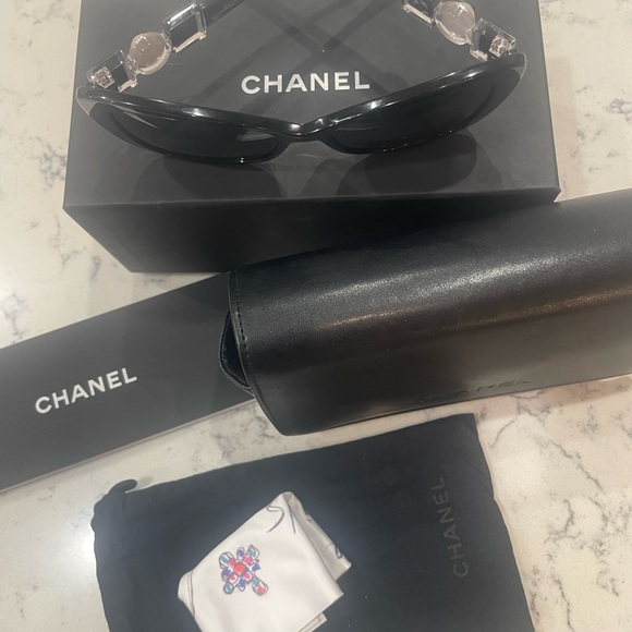 CHANEL 5445-H 501/S4 Black Cat Eye Butterfly Pearl Sunglasses - Picture 7 of 11